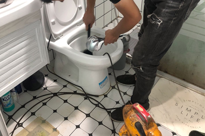 阜城马桶堵塞自己疏通还是找师傅?专业上门服务让你省时更省心